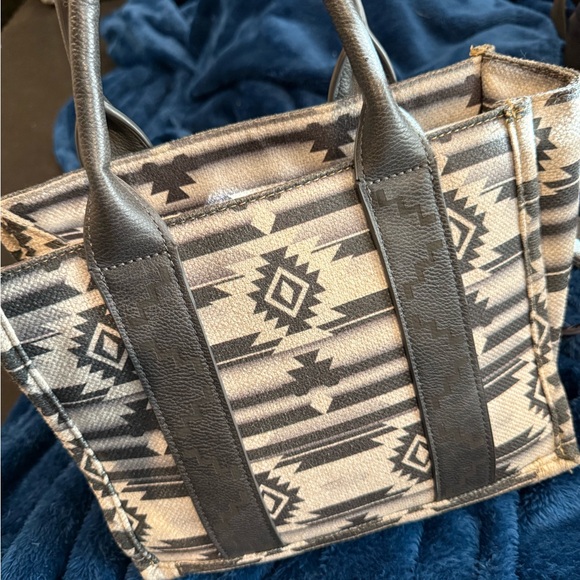 Wrangler Black and Gray Patterned Purse with matching Wallet - Picture 4 of 10